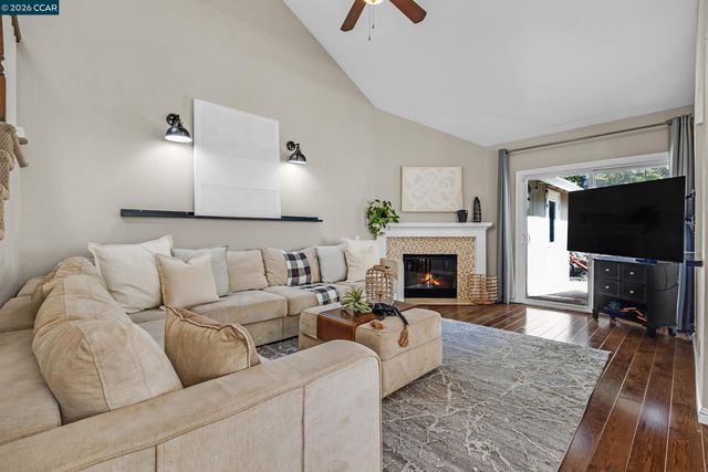 60 Rainbow Cir, Danville, CA 94506