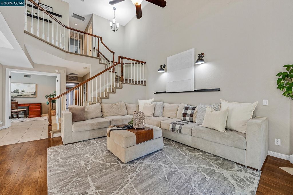 60 Rainbow Cir, Danville, CA 94506