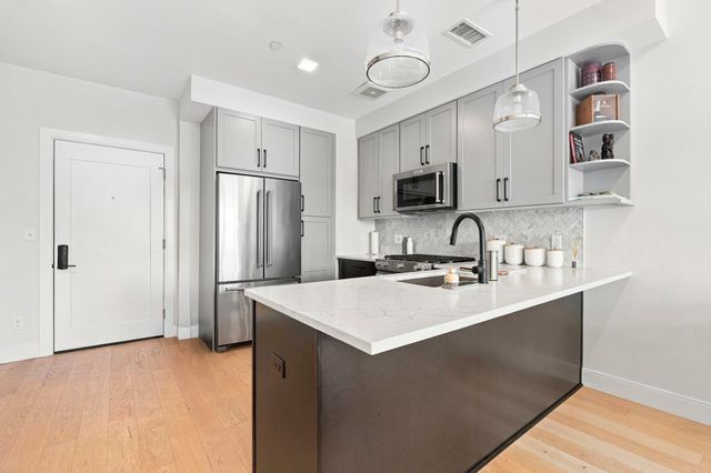 287 Maverick 403, Boston, MA 02128