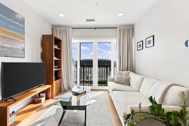 287 Maverick 403, Boston, MA 02128