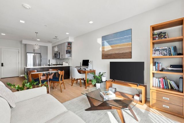 287 Maverick 403, Boston, MA 02128