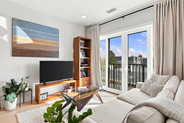 287 Maverick 403, Boston, MA 02128