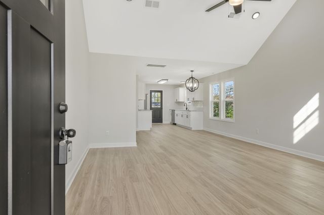 210 S Westland Ave, Gallatin, TN 37066