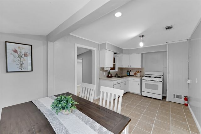 526 Roberts Avenue, Irving, TX 75060