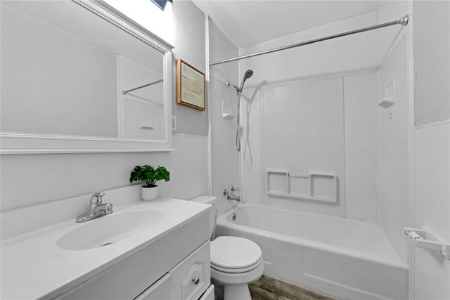 526 Roberts Avenue, Irving, TX 75060