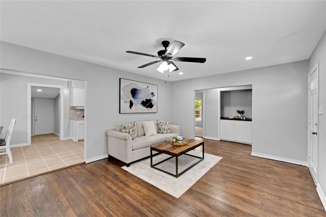 526 Roberts Avenue, Irving, TX 75060