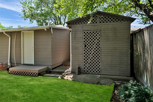 526 Roberts Avenue, Irving, TX 75060