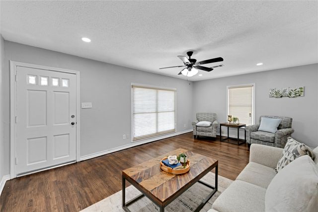 526 Roberts Avenue, Irving, TX 75060