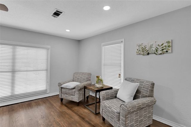 526 Roberts Avenue, Irving, TX 75060