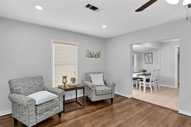 526 Roberts Avenue, Irving, TX 75060