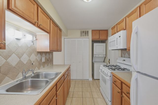 460 N Lake Shore Drive 460, Palatine, IL 60067