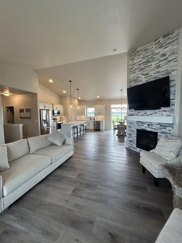 3700 RIDGECREST LANE, Kaukauna, WI 54130