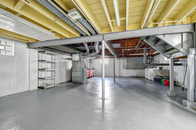 9041 S East End Avenue, Chicago, IL 60617