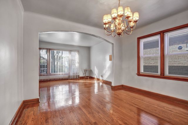 9041 S East End Avenue, Chicago, IL 60617