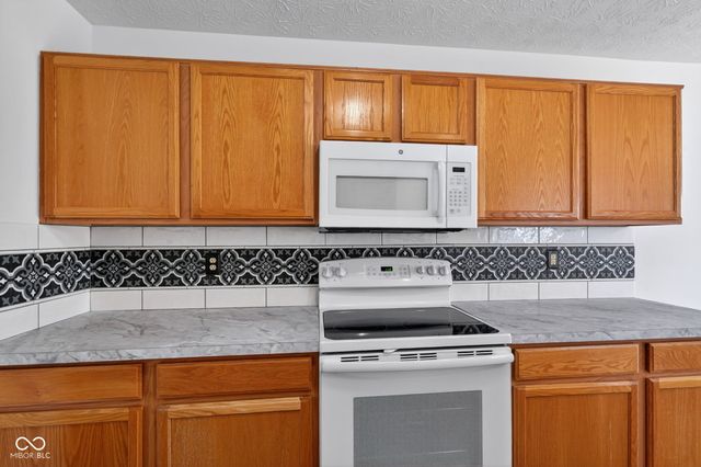 612 Cembra Drive, Greenwood, IN 46143