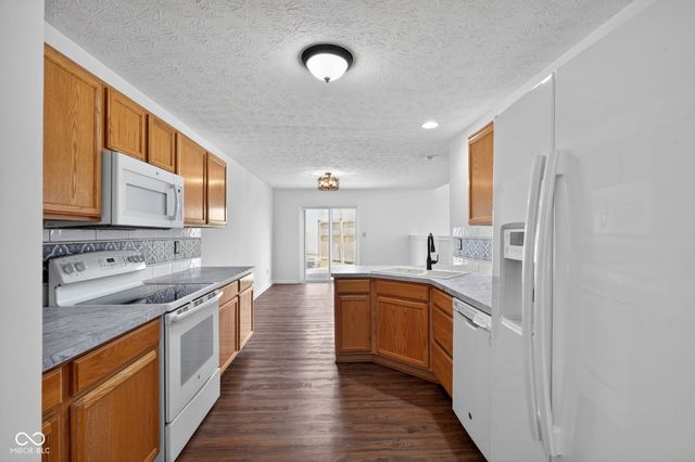612 Cembra Drive, Greenwood, IN 46143