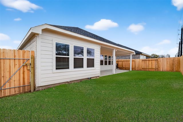 3410 Rolling River Drive, Baytown, TX 77521