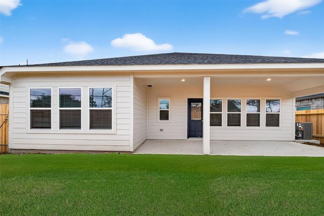 3410 Rolling River Drive, Baytown, TX 77521