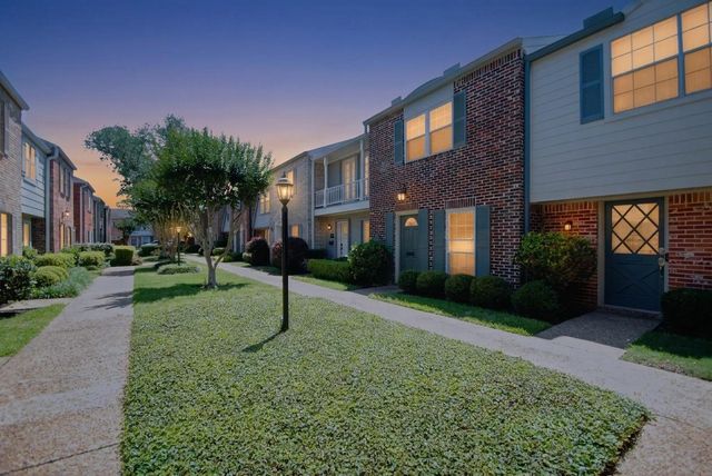 12739 Huntingwick Drive 151, Houston, TX 77024