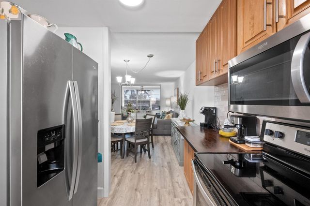 9350 Sunrise Lakes Boulevard 205, Sunrise, FL 33322