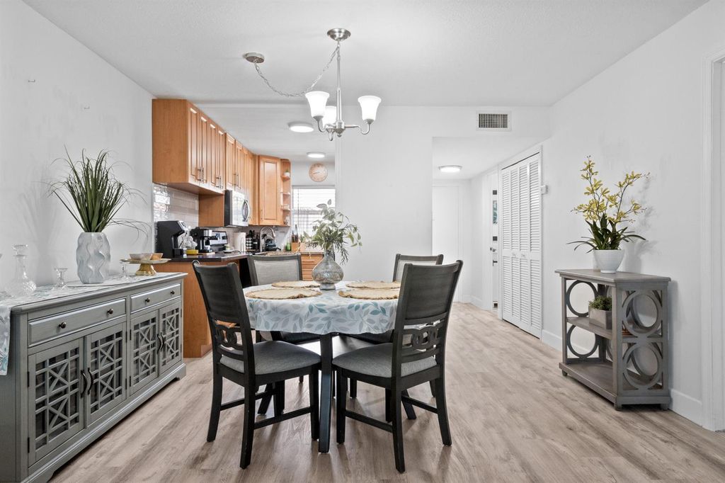 9350 Sunrise Lakes Boulevard 205, Sunrise, FL 33322