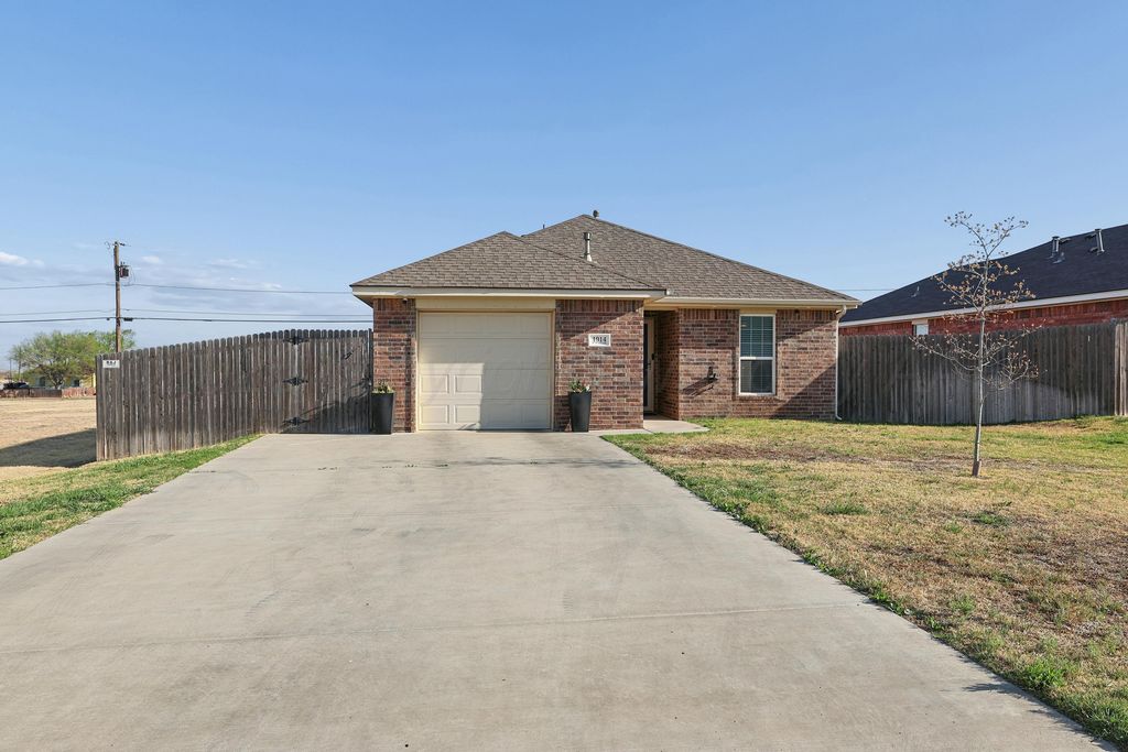 1914 NW 15TH Avenue, Amarillo, TX 79107