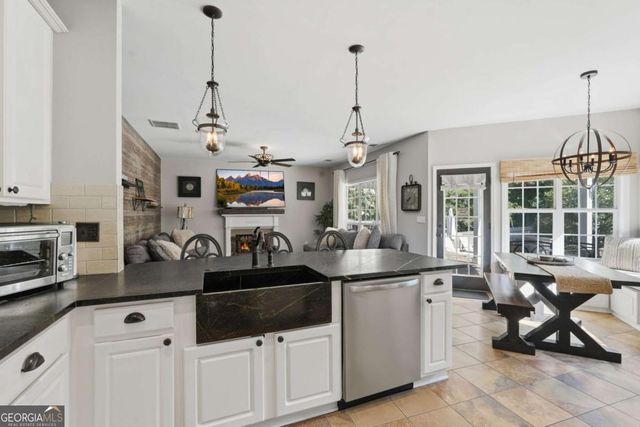 555 Kingsport Drive, Alpharetta, GA 30076