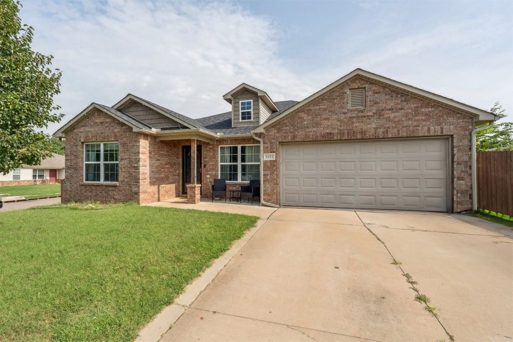 1121 S Onyx Street, Noble, OK 73068