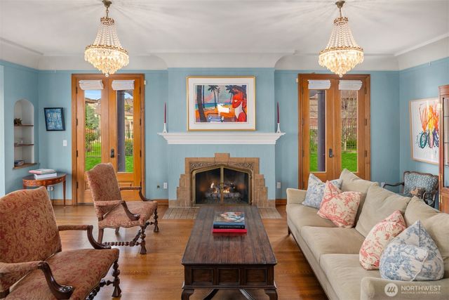 2256 W Viewmont Way W, Seattle, WA 98199