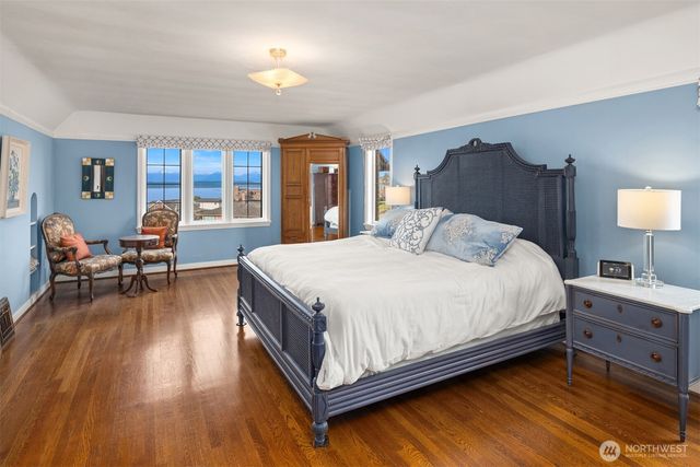 2256 W Viewmont Way W, Seattle, WA 98199