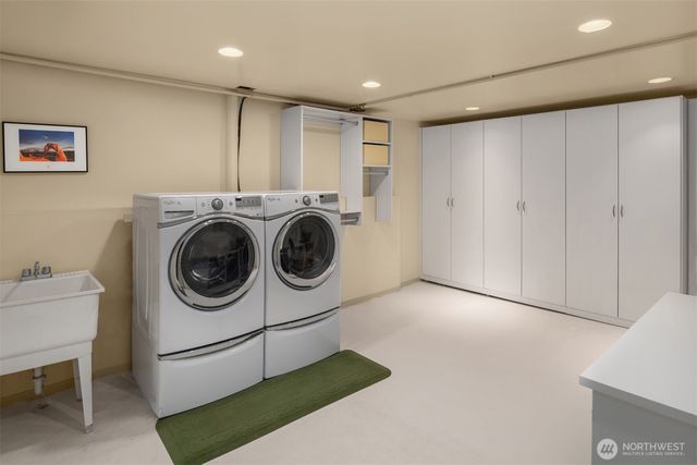 2256 W Viewmont Way W, Seattle, WA 98199