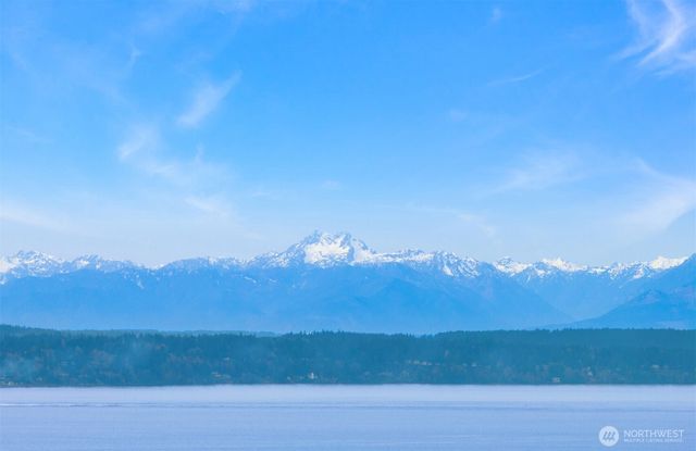 2256 W Viewmont Way W, Seattle, WA 98199