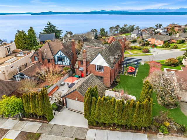 2256 W Viewmont Way W, Seattle, WA 98199