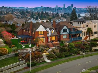 2256 W Viewmont Way W, Seattle, WA 98199