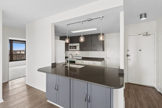 5050 S EAST END Avenue 8D, Chicago, IL 60615