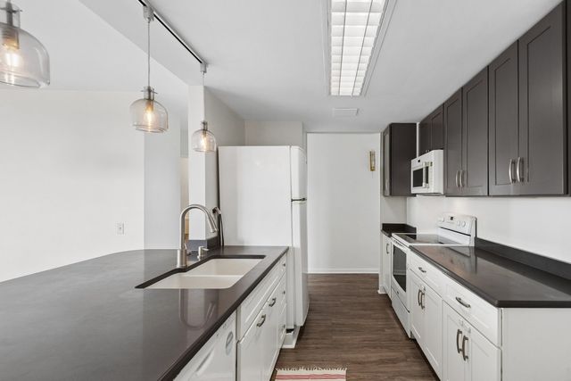 5050 S EAST END Avenue 8D, Chicago, IL 60615