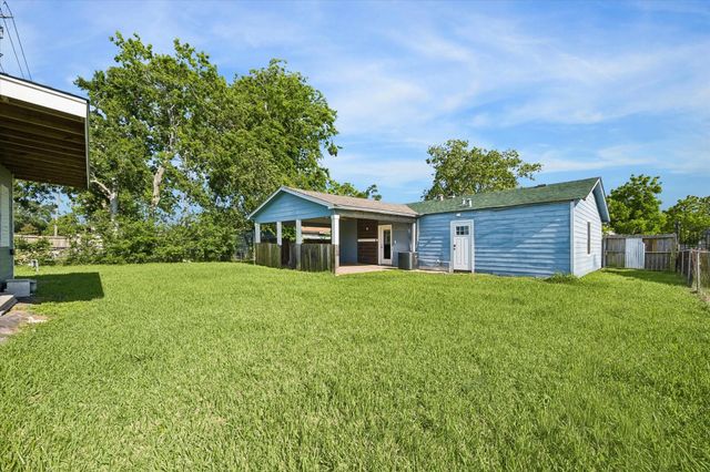 2716 N Harris Avenue, Pasadena, TX 77506