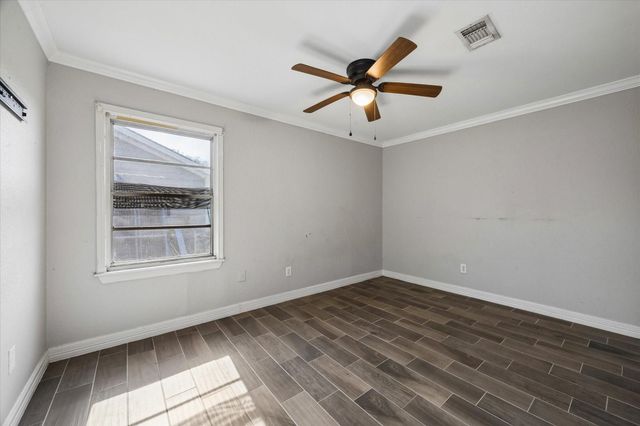 2716 N Harris Avenue, Pasadena, TX 77506