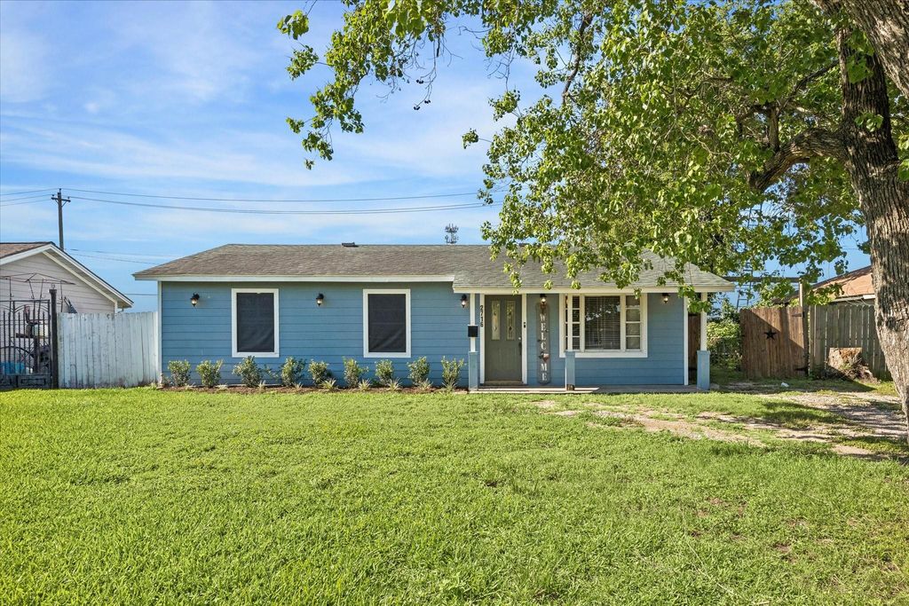 2716 N Harris Avenue, Pasadena, TX 77506