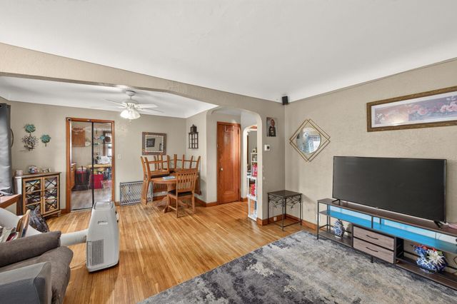 404 1st Avenue S, South Saint Paul, MN 55075