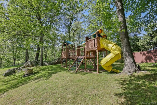 24 Jackson Road, Mahopac, NY 10541