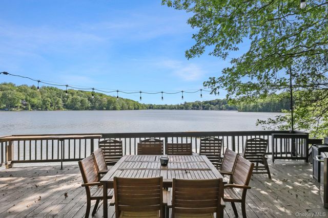 24 Jackson Road, Mahopac, NY 10541