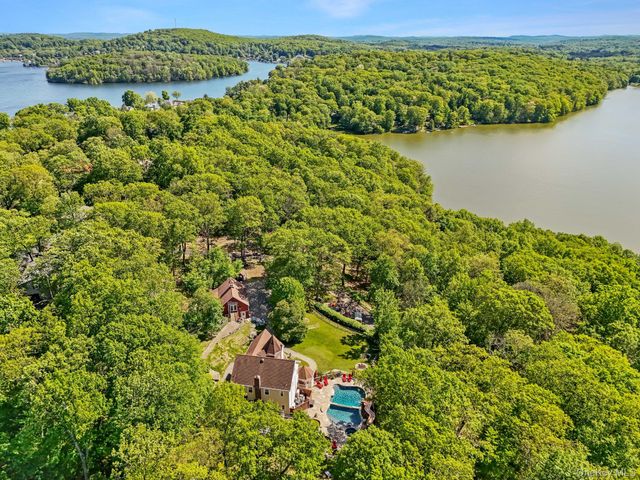 24 Jackson Road, Mahopac, NY 10541