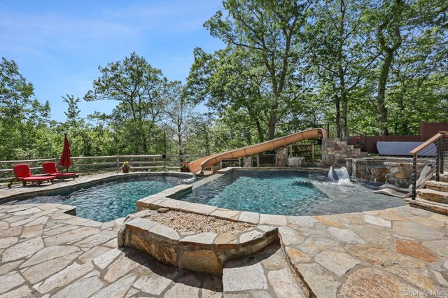 24 Jackson Road, Mahopac, NY 10541