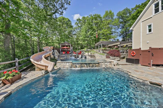 24 Jackson Road, Mahopac, NY 10541