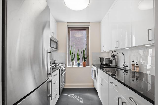 300 E 64th Street 9D, New York (manhattan), NY 10065