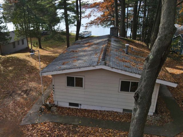 8661 Deadstream Road, Honor, MI 49640