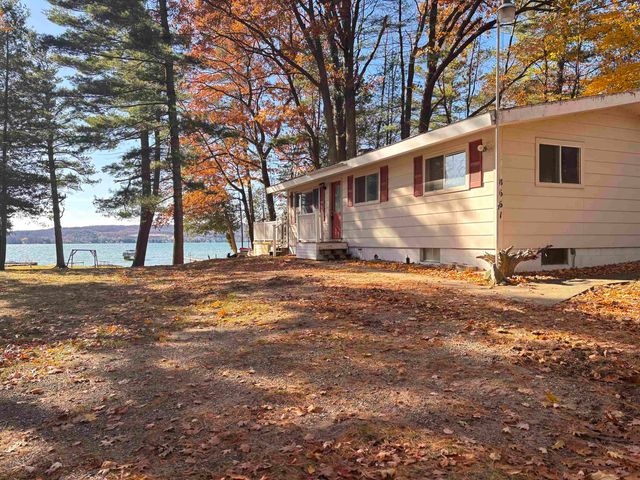 8661 Deadstream Road, Honor, MI 49640