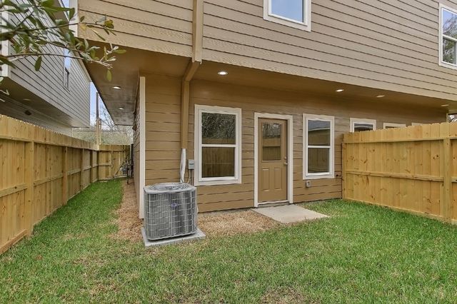 1043 Marcolin, Houston, TX 77088