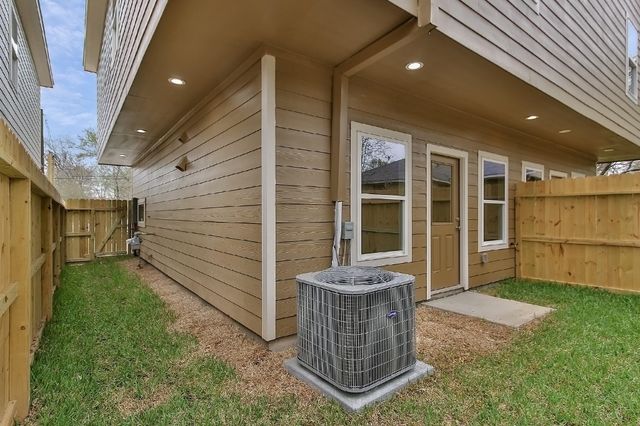 1043 Marcolin, Houston, TX 77088
